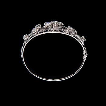 A BRACELET, 18K white gold, brilliant cut diamonds. Kalevi Piirainen, Helsinki 1974. Weight 24.4 g.