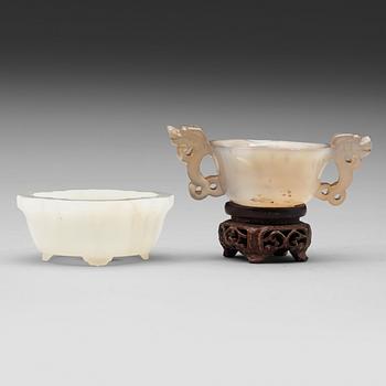 412. A small nephrite bowl and an agate cup, late Qing dynasty (1644-1912).