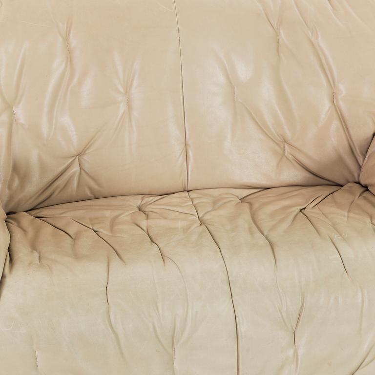 A 20TH CENTURY SOFA.