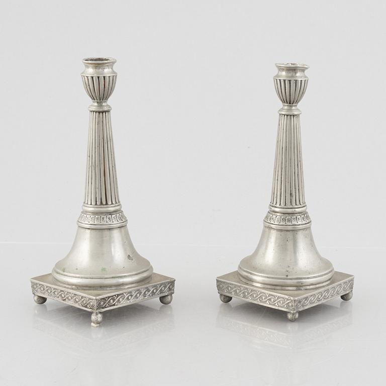 Nils Erik Justelius, ljusstakar, ett par, tenn, Eksjö 1819.