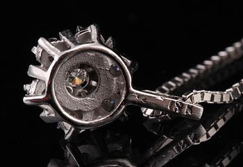 HÄNGEN, 2 st, 18k vitguld samt sju små briljantslipade diamanter.