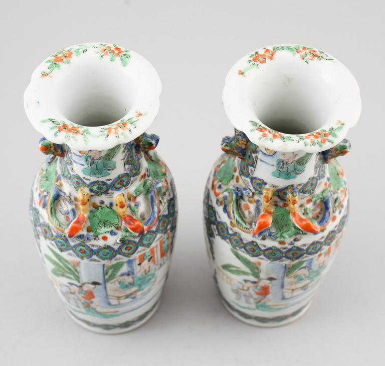 VASER, 1 par, porslin, Kina, Kanton, 1800-talets mitt.