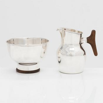 Tapio Wirkkala, a silver and teak cream jug and sugar bowl, Kultakeskus, Hämeenlinna 1962.