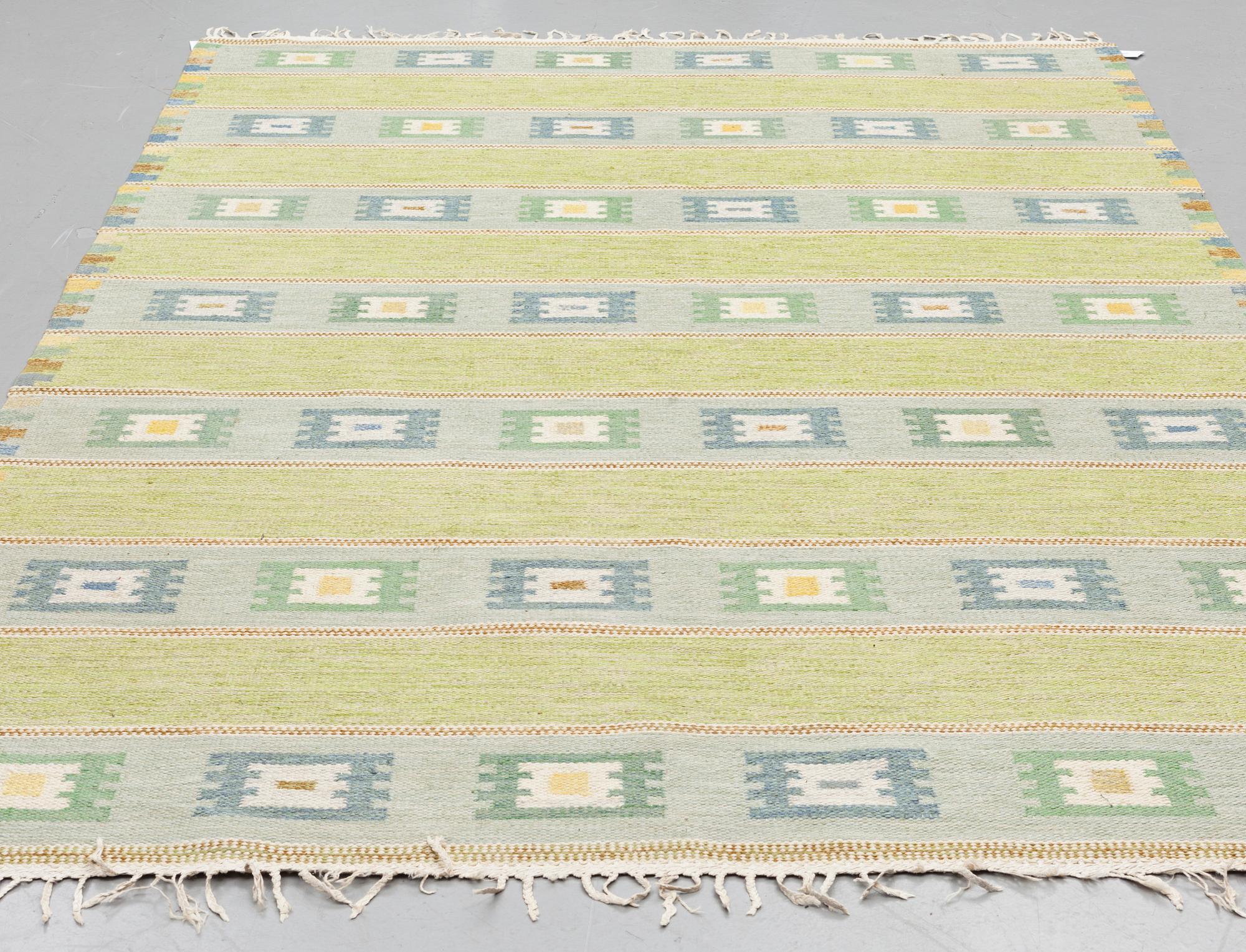 MATTO, flat weave, ca 306 x 202 cm, signed GN. Sweden, first half of the 20th century.