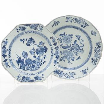 Two Chinese blue and white export porcelain dishes, Qing dynasty, Qianlong (1736-95).