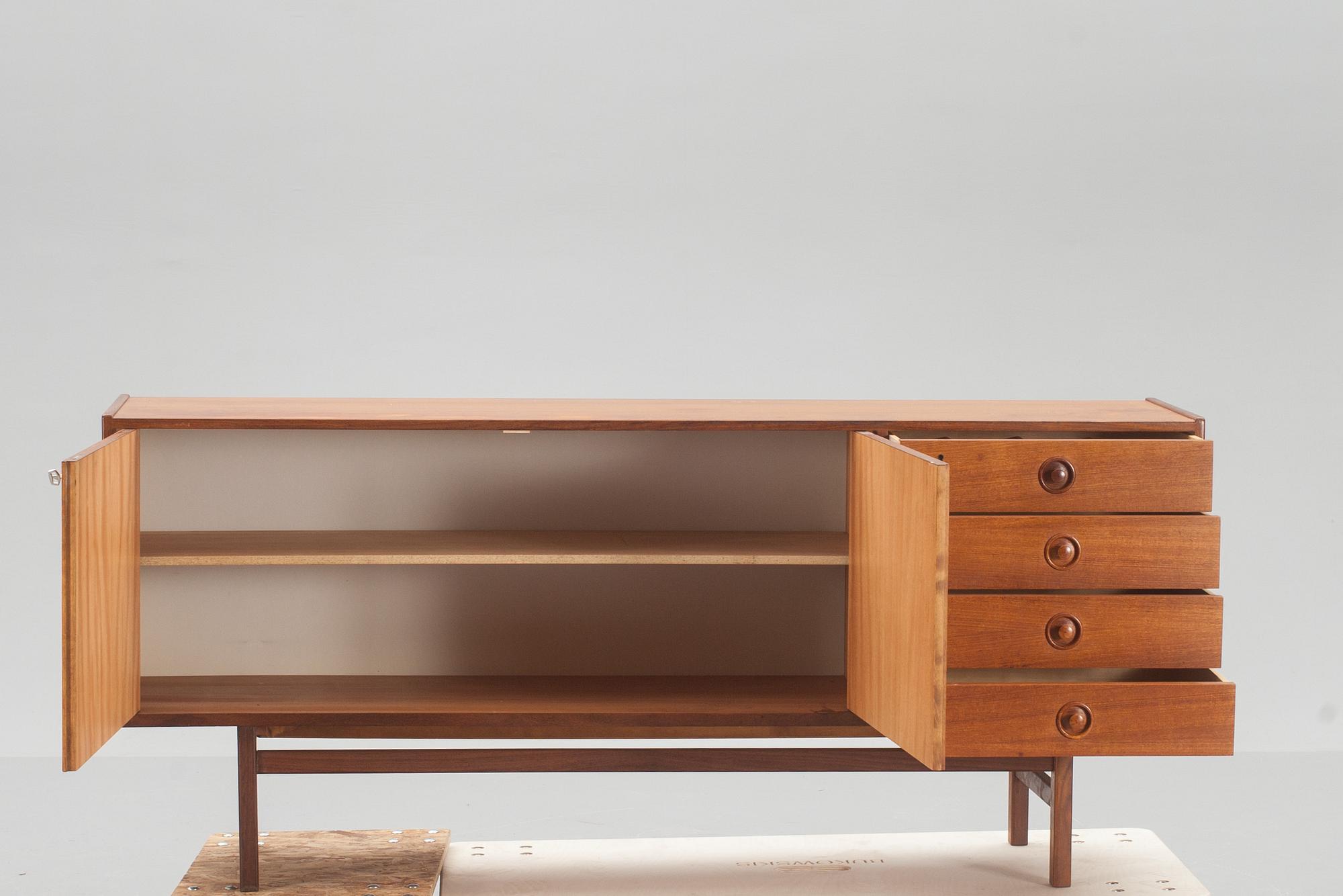 SIDEBOARD, teak, 1950-tal.
