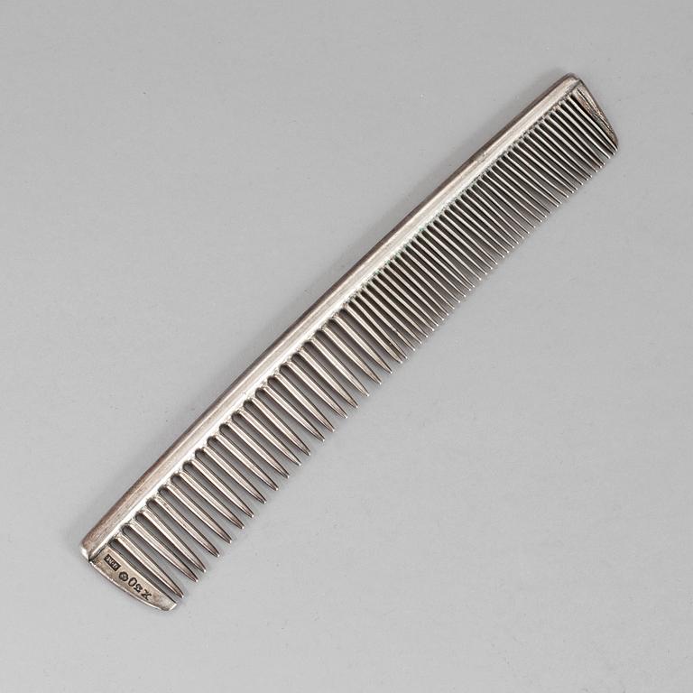 A silver comb by Gustaf Möllenberg, Stockholm, 1828. Vikt ca 62 grams.