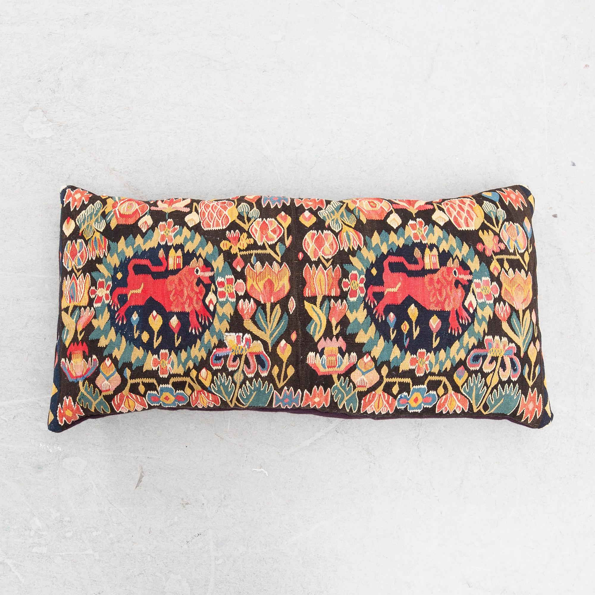 Riding cushion, "Red Lion", Flemish tapestry, first half of the 19th century.