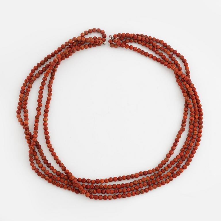 Ole Lynggaard, 5 necklaces.