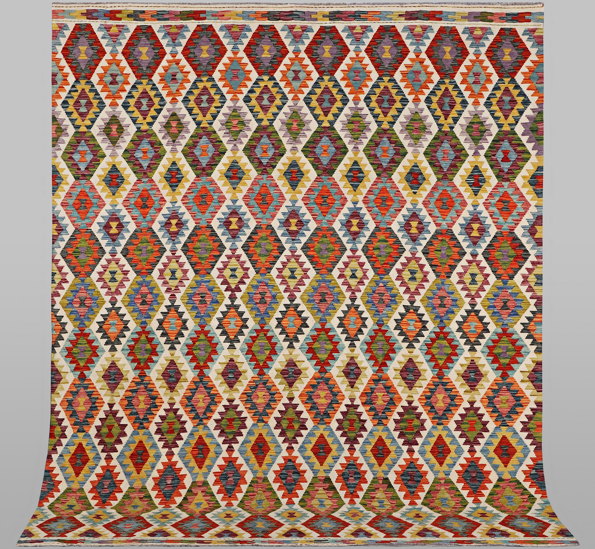 Matta, Kelim, ca 342 x 263 cm.