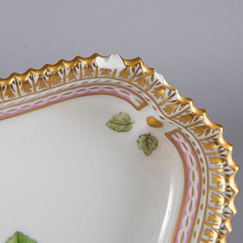 A "FLORA DANICA" PORCELAIN PLATE, Royal Copenhagen, Denmark.