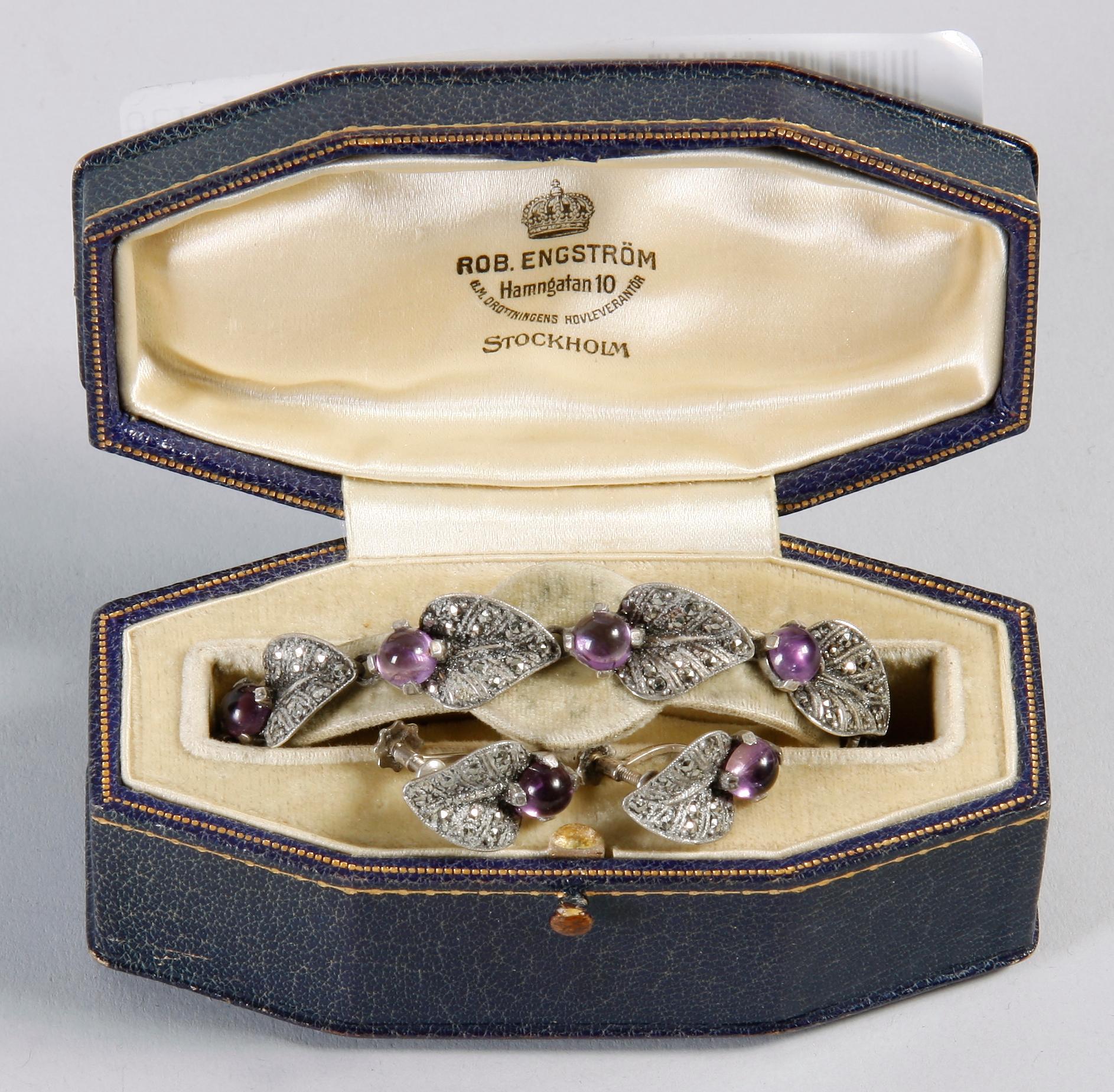 ARMBAND samt ÖRHÄNGEN, ett par. Silver.