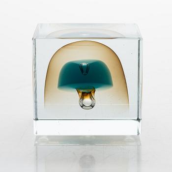 Oiva Toikka, An annual glass cube, signed Oiva Toikka 289/2000, Nuutajärvi 1983.