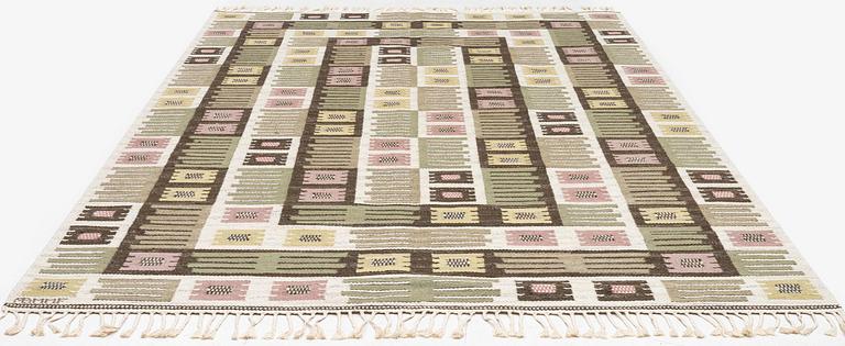 Märta Måås-Fjetterström, matta, "Nyponblomman", rölakan, ca 327 x 197 cm, signerad AB MMF.