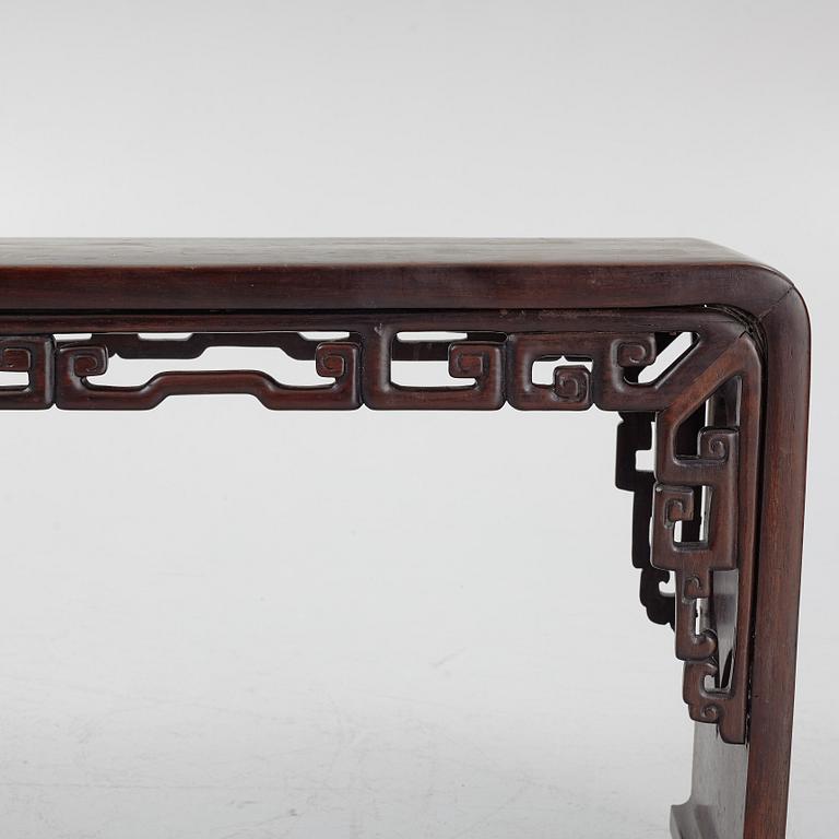 Bänk/low table, hongmu. Qingdynastin, 1800-tal.