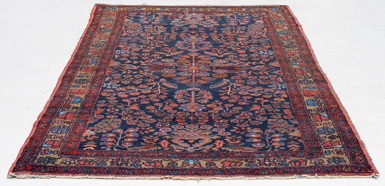 Matta, orientalisk, ca 203 x 119 cm.