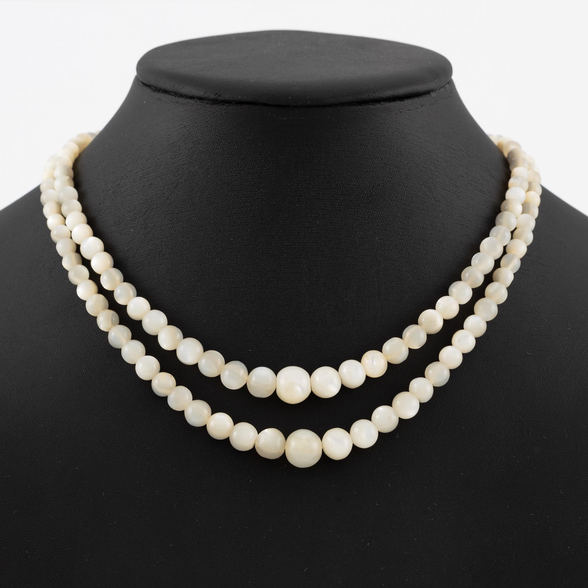 Collier tvåradigt med kalcedon.