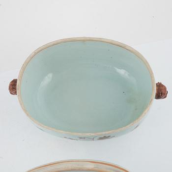 Terrin med lock, kompaniporslin. Qingdyastin, Qianlong (1736-95).