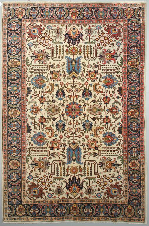 MATTA, semiantik/old Täbris. Ca 310 X 210 cm.