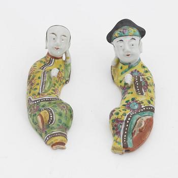 A set of two porcelain wall figures, late Qing dynasty.