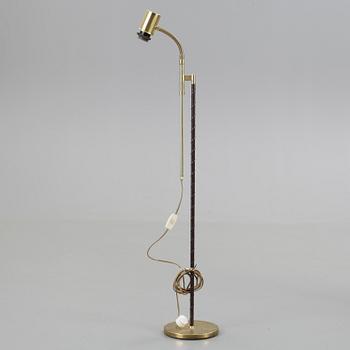 GOLVLAMPA, mässing och läder, 1900-talets mitt.