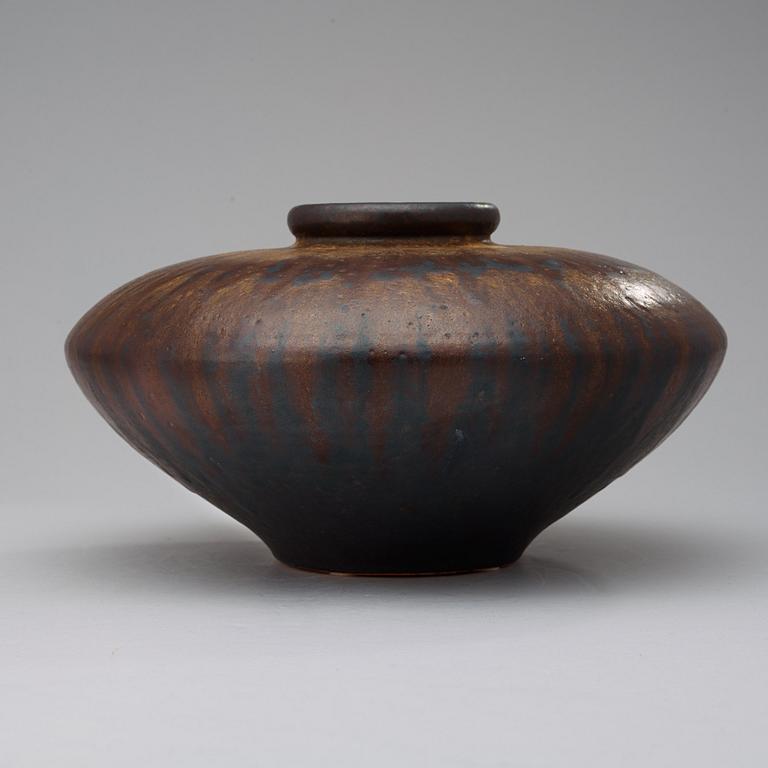 A Patrick Nordström stonware urn, Isle 1927.