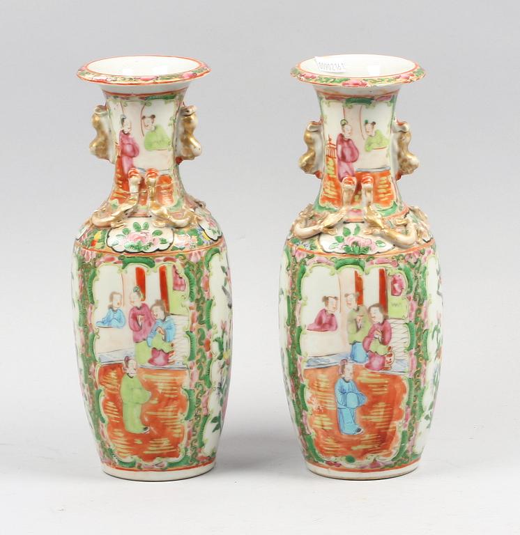 VASER, ett par, porslin, 1800/1900-tal.