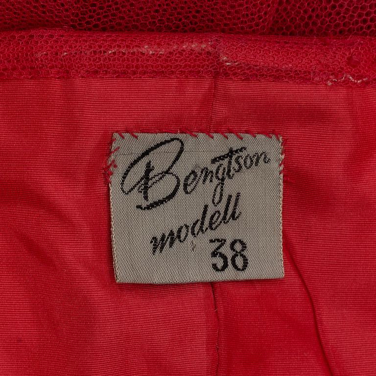 A tuille evening gown, circa 1955.