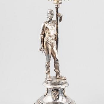 Kandelabrar, ett par, nysilver, omkring år 1900.