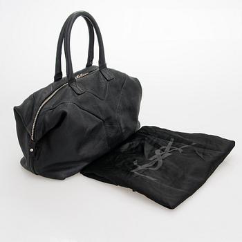 Yves Saint Laurent, a 'Easy Y Tote' bag.