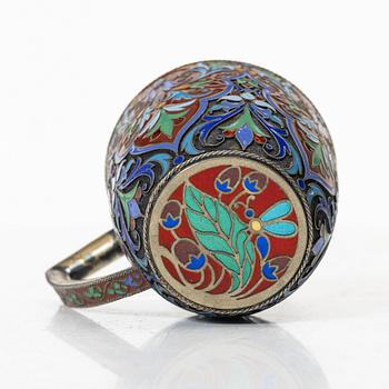 Vodkakopp, silver och emalj, Gratschew, St. Petersburg, Ryssland, sent 1800-tal.