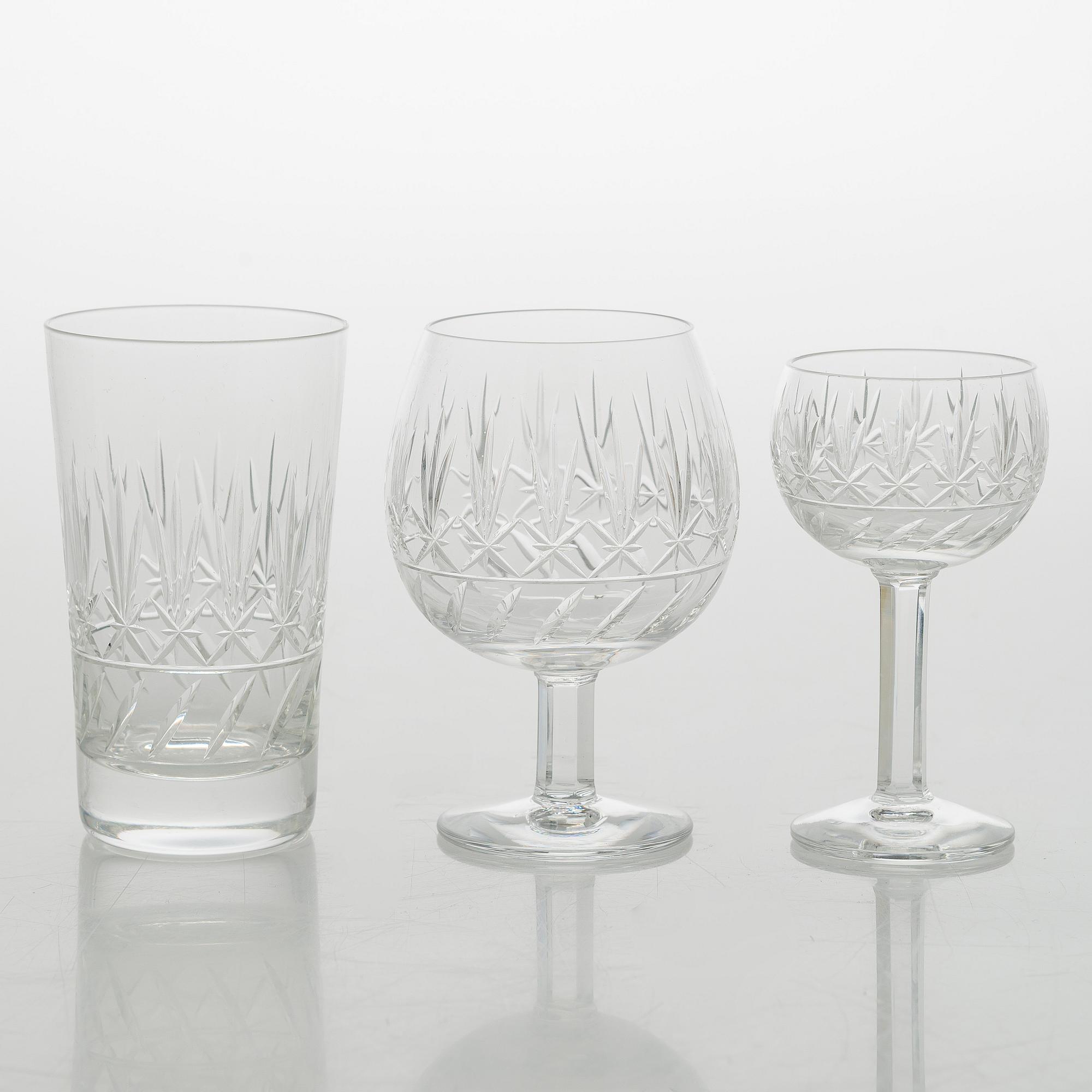 A 131-piece glas service, "Leo" for Nuutajärvi Notsjö, mid-20th century.