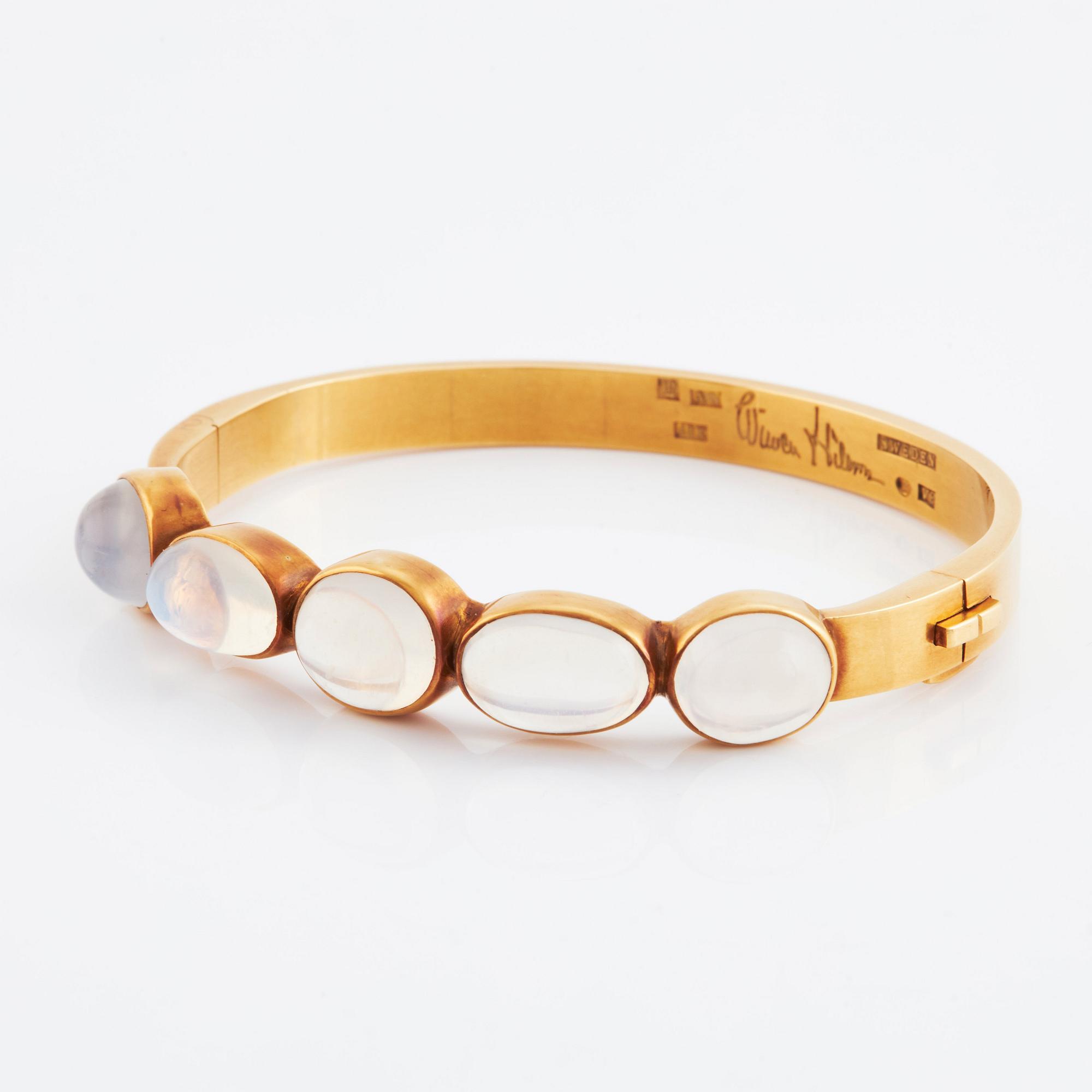 Wiwen Nilsson, armring 18K guld med cabochonslipade månstenar, Lund 1947.