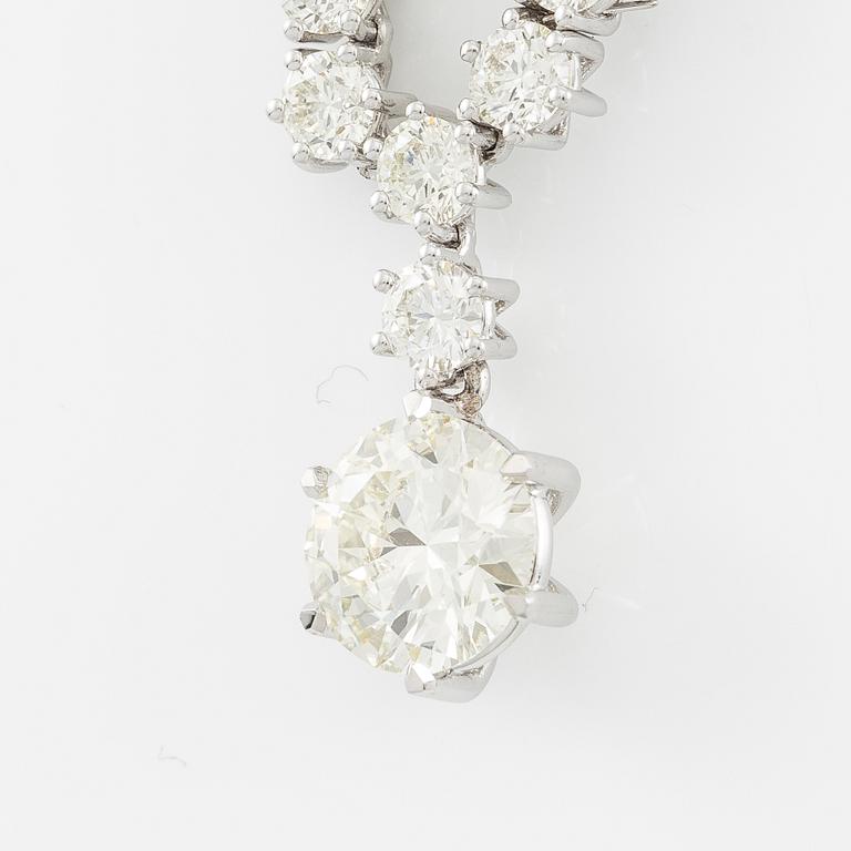 Necklace, 18K white gold with brilliant-cut diamonds.