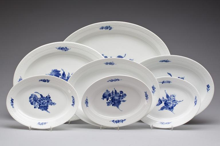 MATSERVIS, 83 delar, "Blå Blomst", Royal Copenhagen.