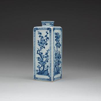FLASKA, porslin. Qing dynastin, Kangxi (1662-1722).