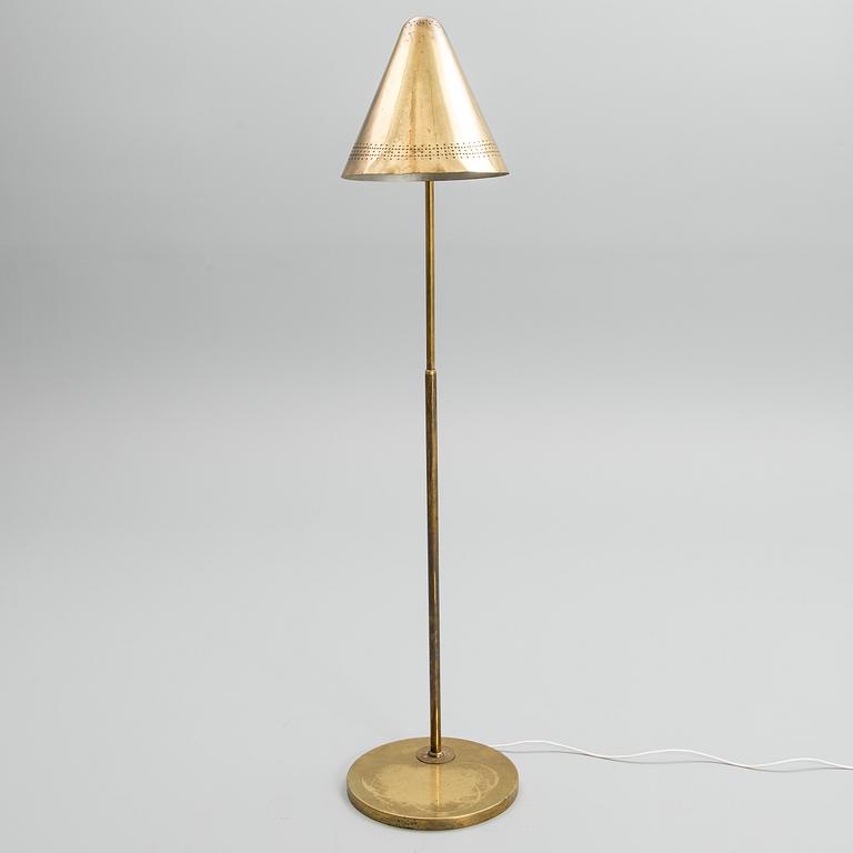 PAAVO TYNELL, A FLOOR LAMP. Domus Academica. Manufactured by Taito, 1947.