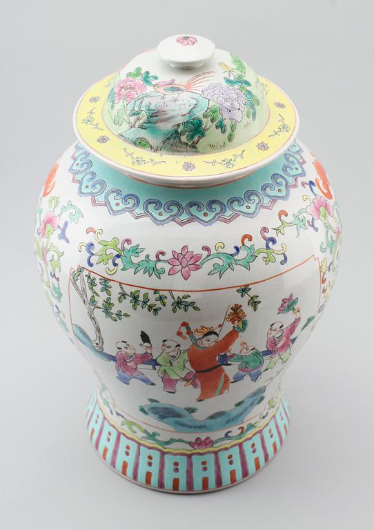 LOCKURNA, porslin, Kina, 1900-/2000-tal.