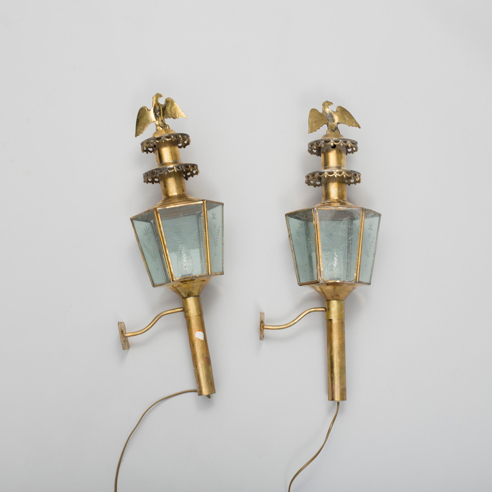 A pair of brass coach carriage lamps, around the turn of the century 1900.