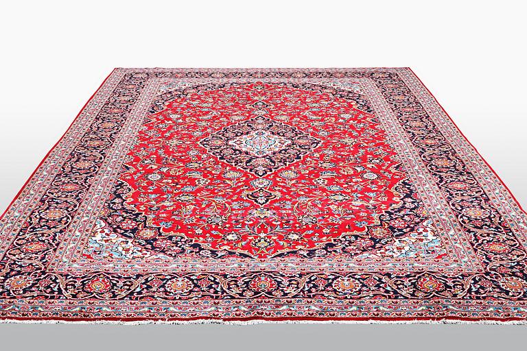 A carpet, Kashan, ca 384 x 295 cm.