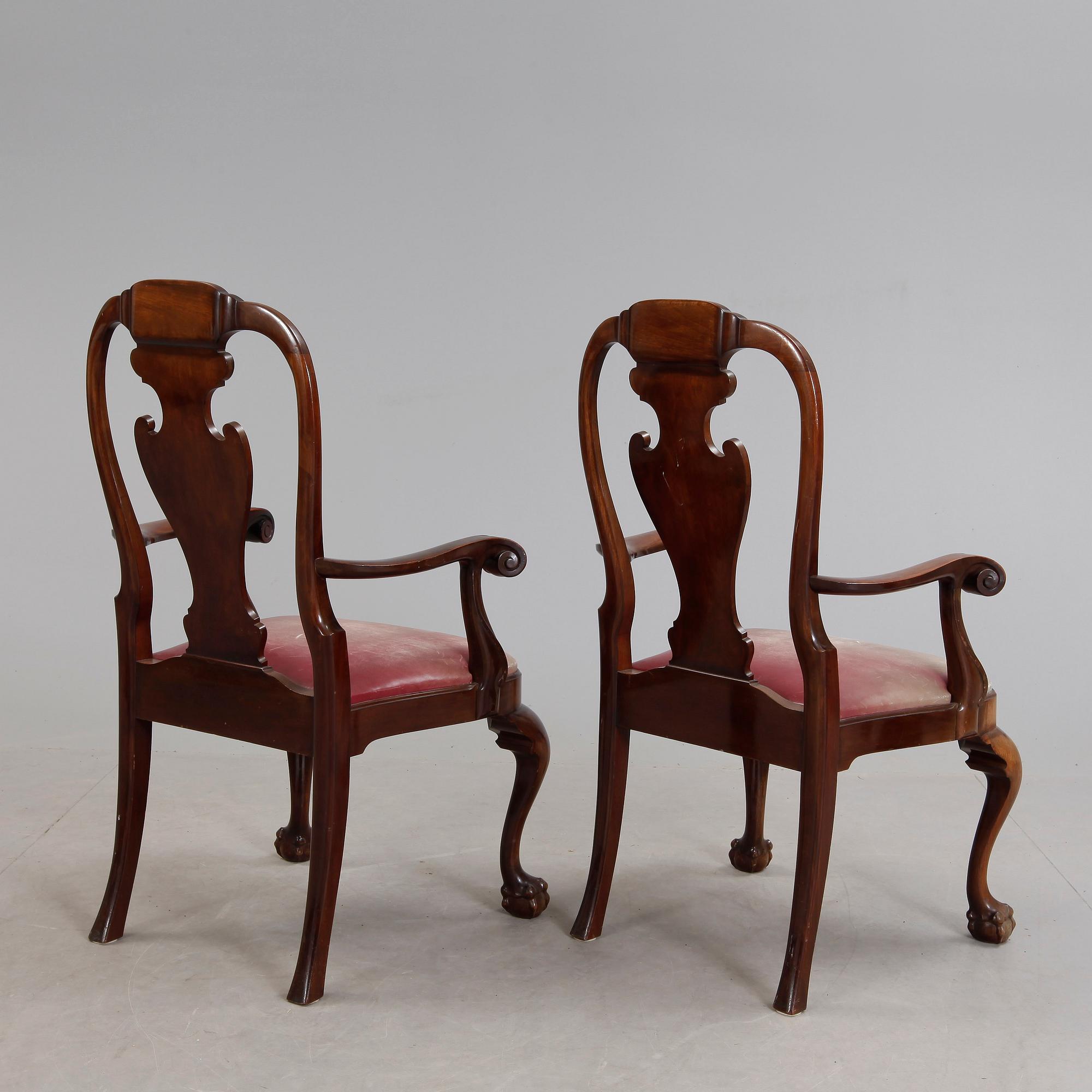 KARMSTOLAR, ett par, Queen Anne-stil, tidigt 1900-tal.