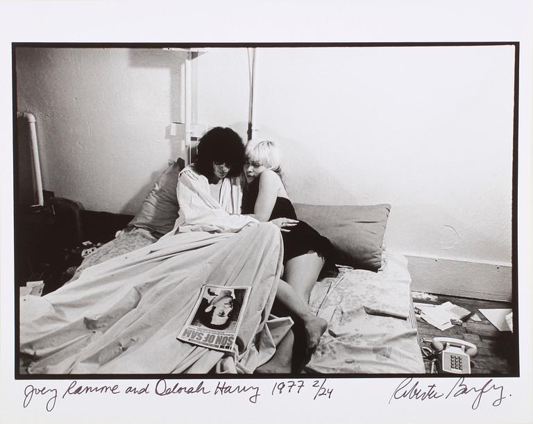 ROBERTA BAYLEY, fotografi, Joey Ramone and Deborah Harry 1977, signerad och numrerad 2/24.