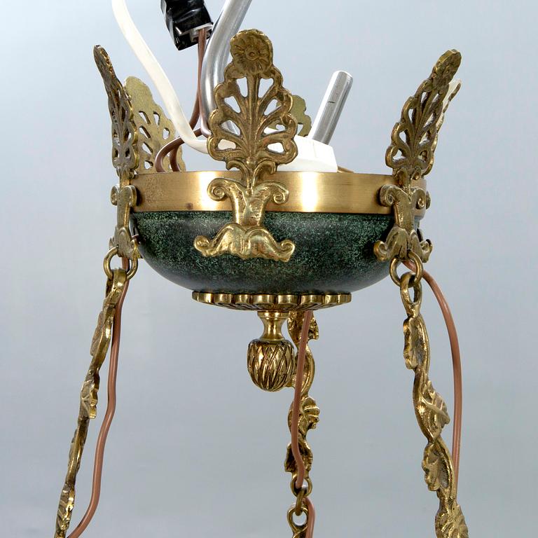 Taklampa empire-stil 1900-talets mitt.