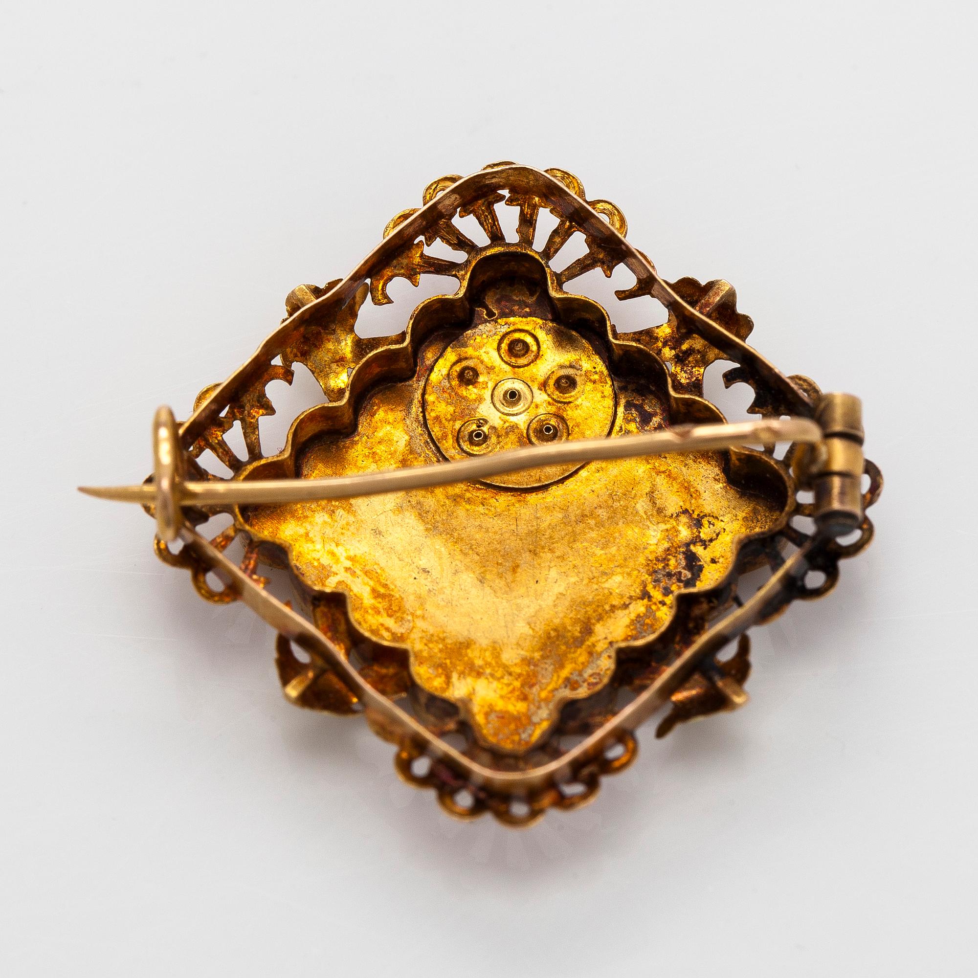 Brosch, 21K guld och pärlor, Frankrike omkring 1900.