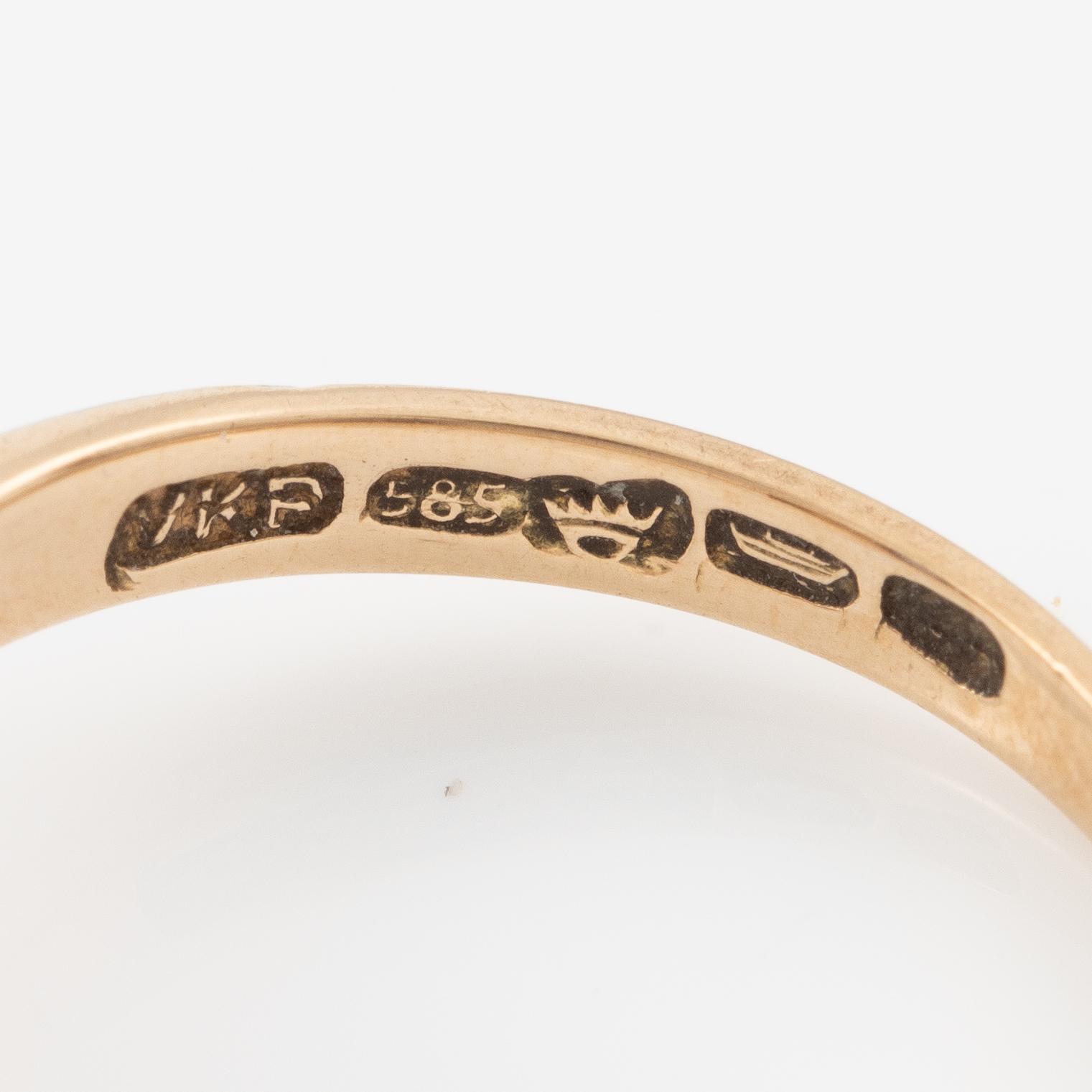 Ring 14K gold with sapphire and small octagon-cut diamonds, Veikko Kalevi Piirainen, Finland.