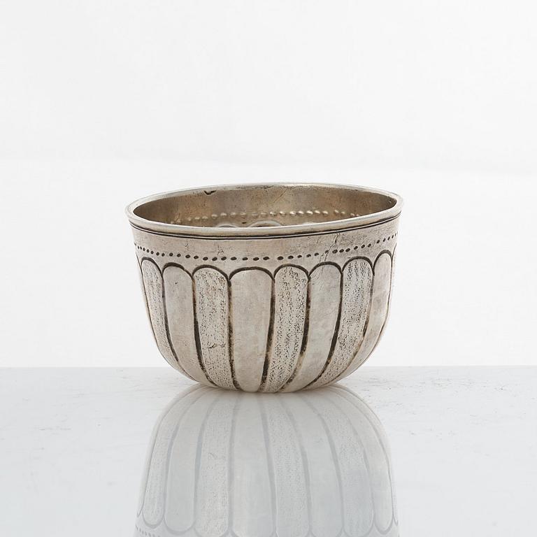 Tumlare, silver, otydliga stämplar, sannolikt Moskva 1750-tal.
