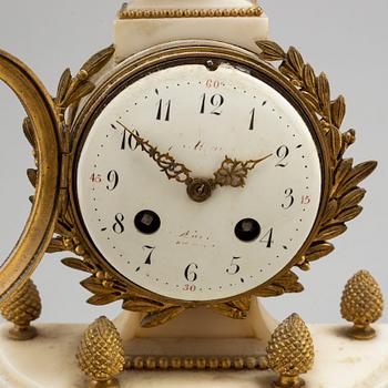 An early 20th century Louis XVI-style pendulum clock.