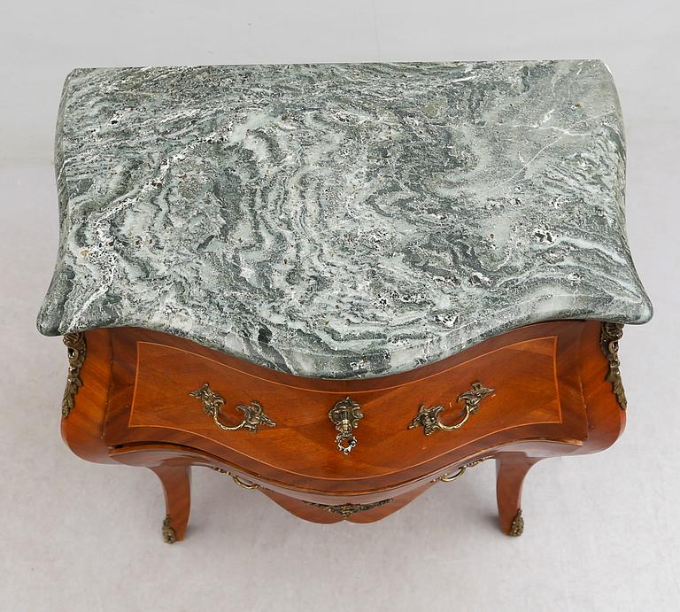 BYRÅ, rokokostil, 1900-talets mitt.