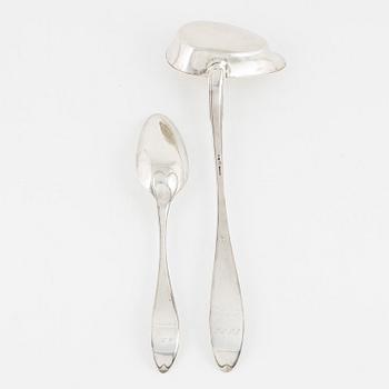Soppslev samt ragusked, silver, Norrköping 1800-talets första hälft.