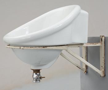 An Alvar Aalto molded porcelain wash basin for the Paimio Sanatorium, Arabia, Finland 1930's.